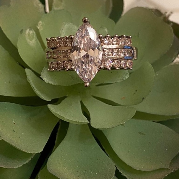 wedding ring - Picture 8 of 11